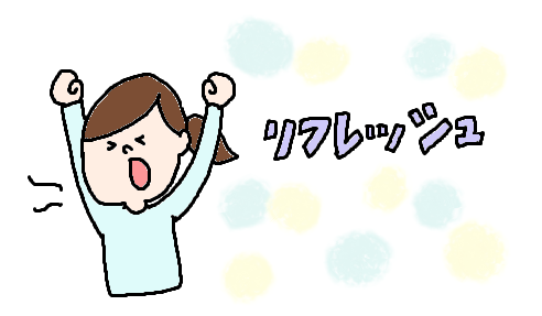 両手を上に上げ、あくびする様子