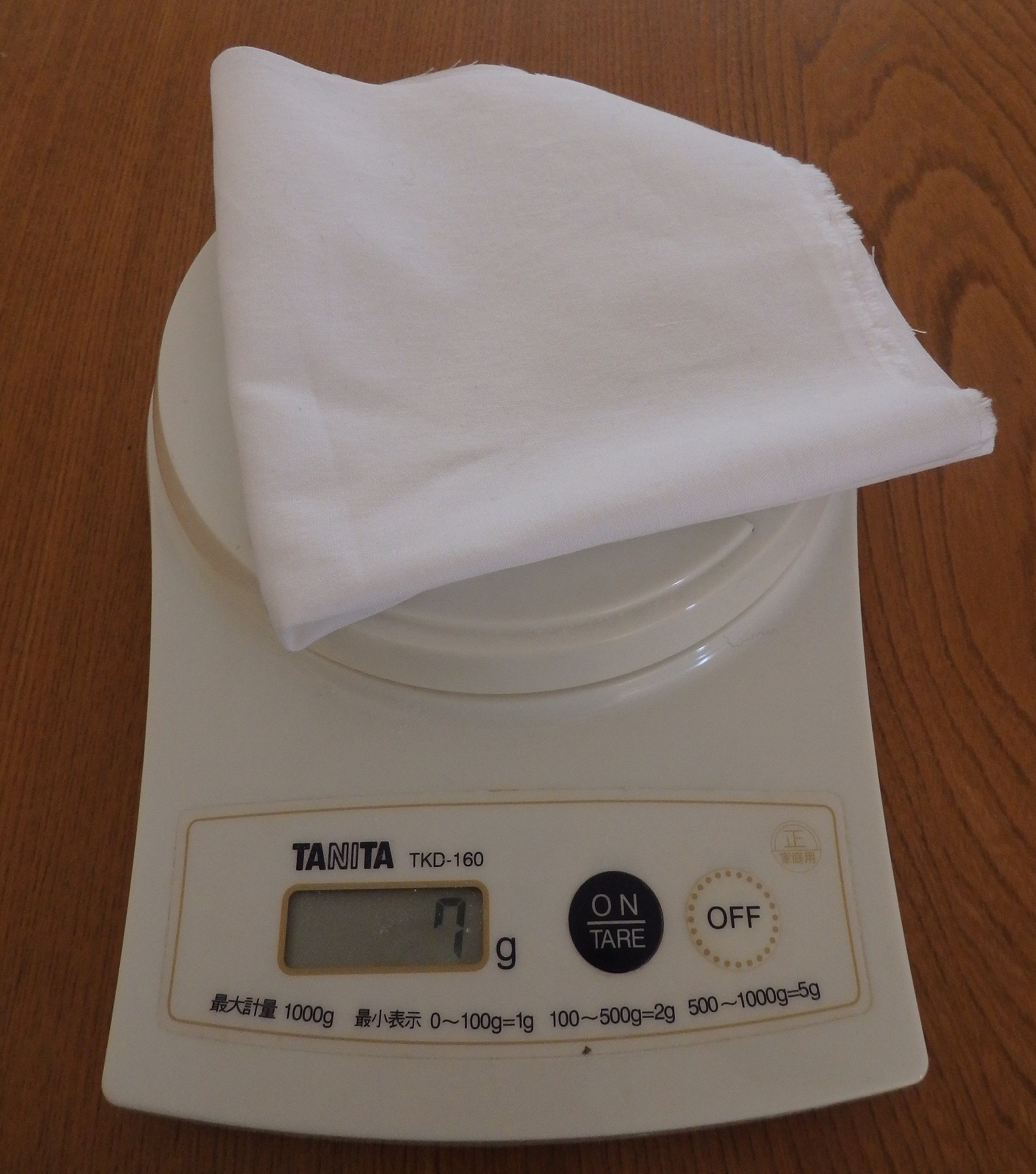 綿の25㎝×25㎝の布重さ